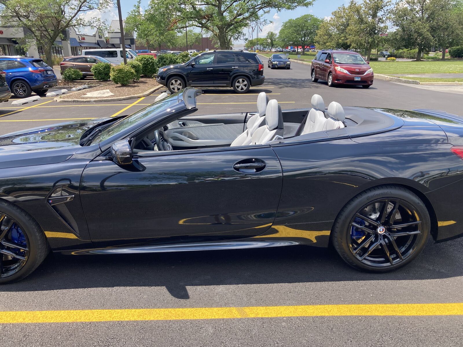 2023 BMW M8
