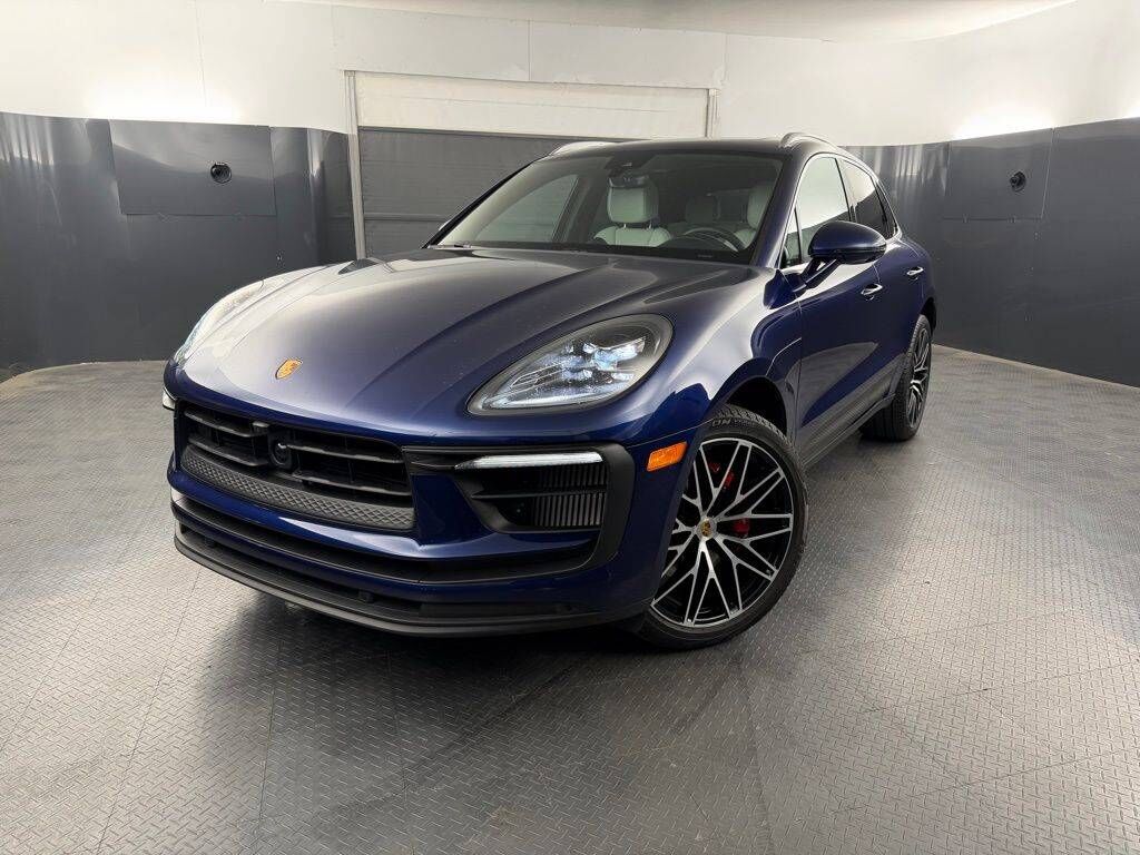 2025 PORSCHE Macan