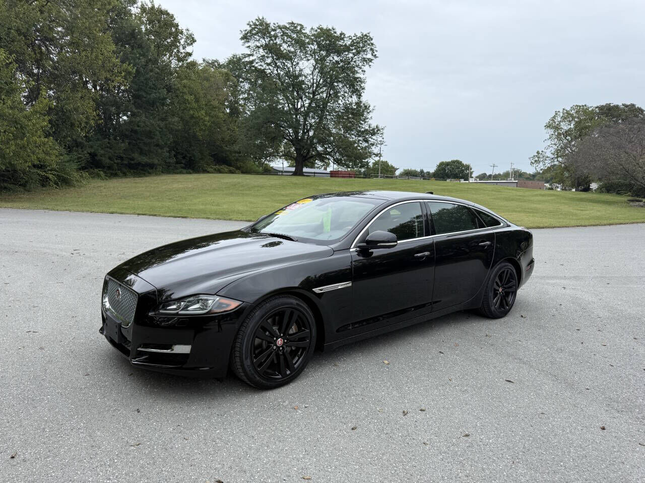 2017 JAGUAR XJ