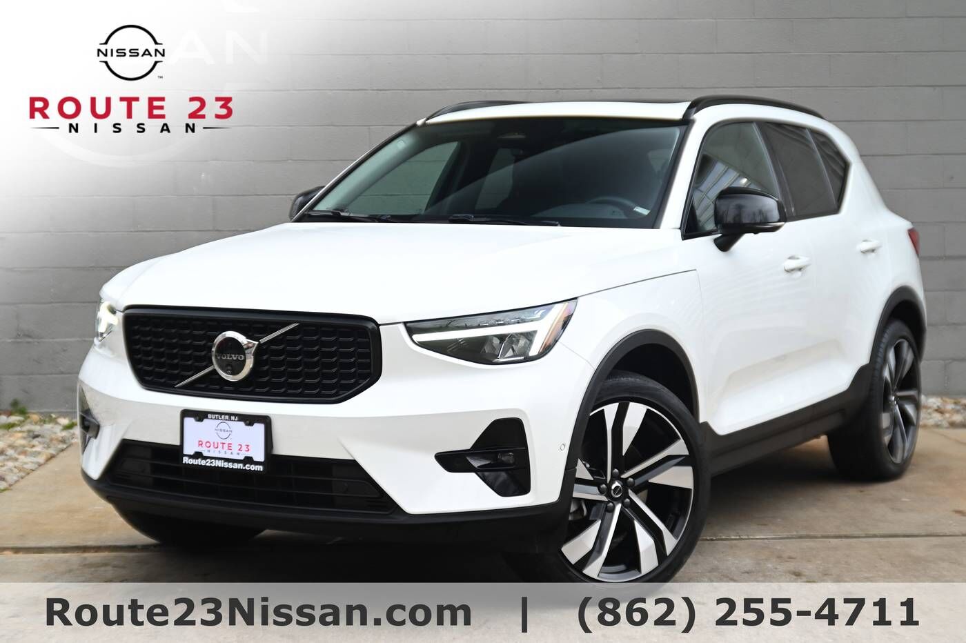 2024 VOLVO XC40
