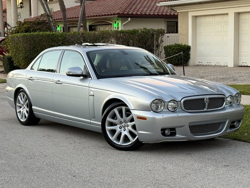 Jaguar XJ