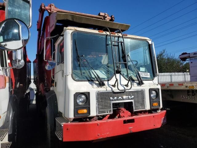 2005 MACK MR