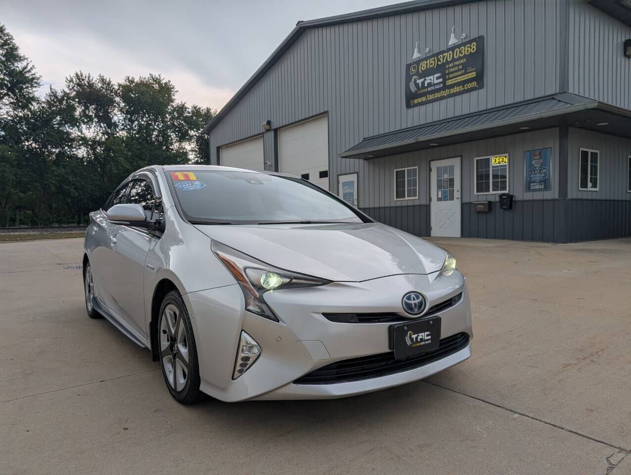 2017 TOYOTA PRIUS