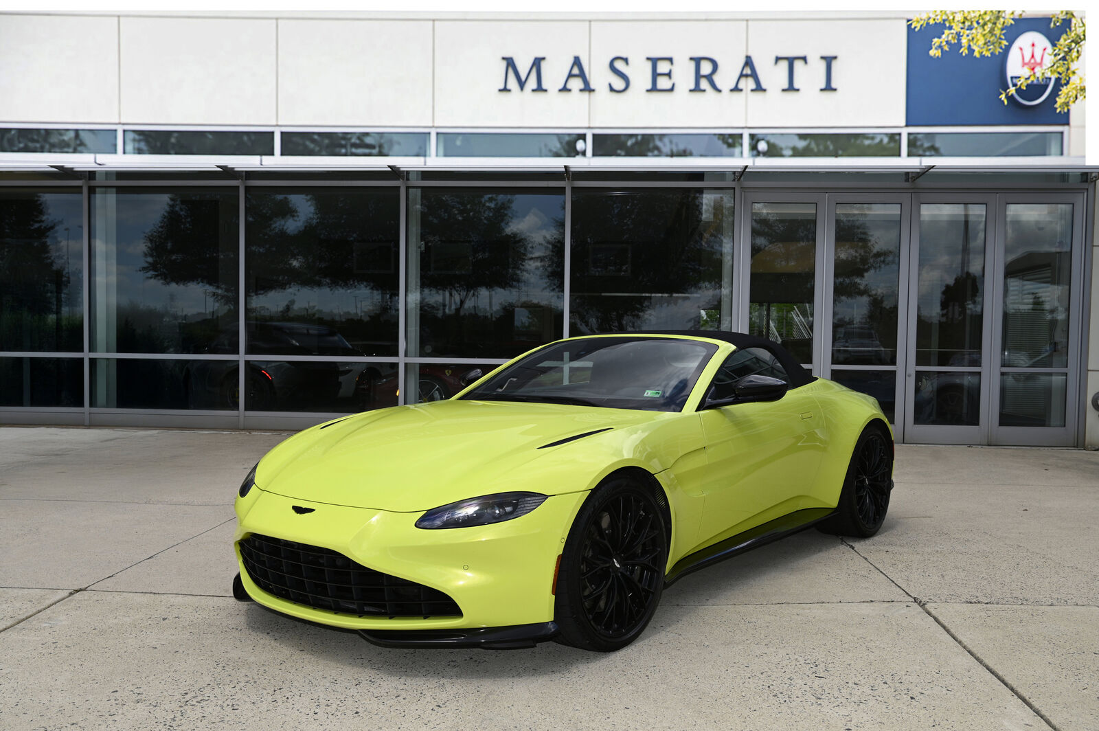 2022 ASTON MARTIN Vantage