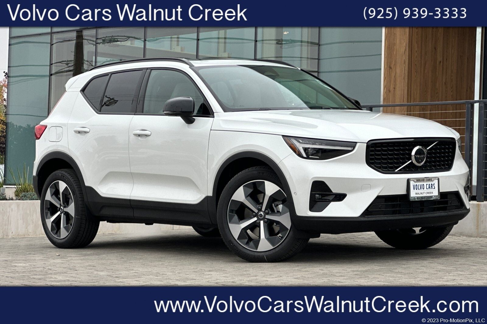 2026 VOLVO XC40