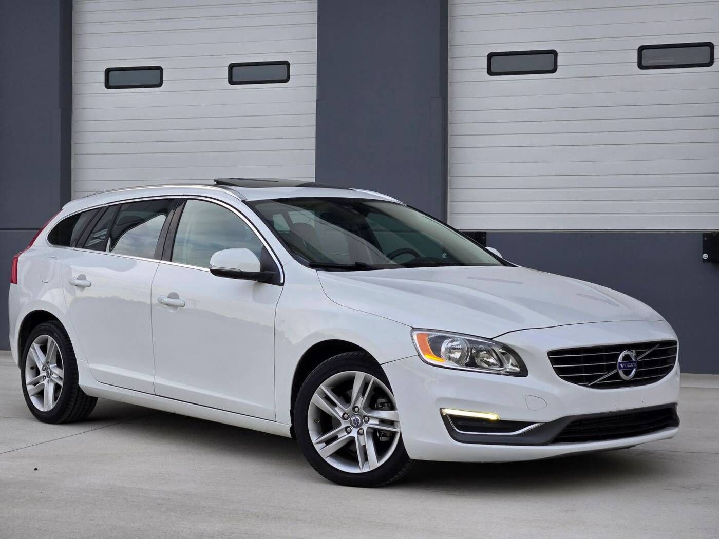 2015 VOLVO V60