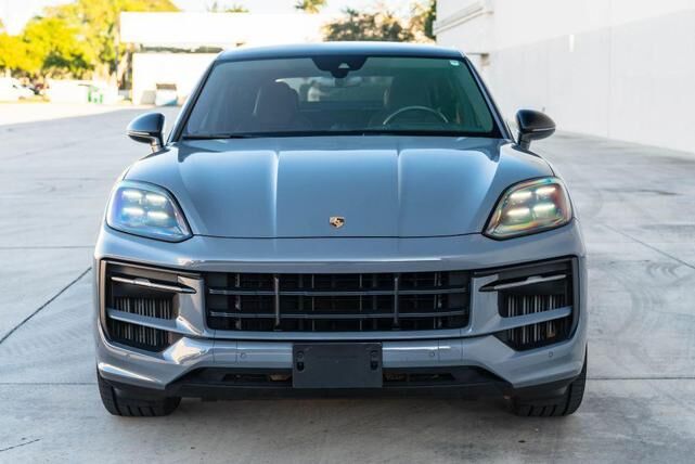 2024 PORSCHE Cayenne