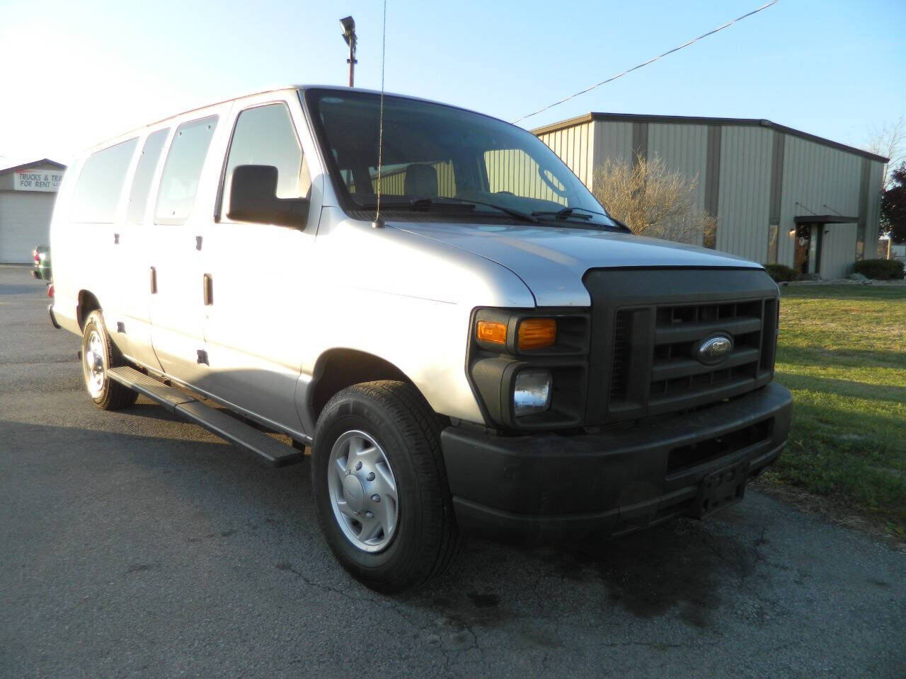 2011 FORD E-350