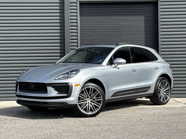 2026 PORSCHE Macan
