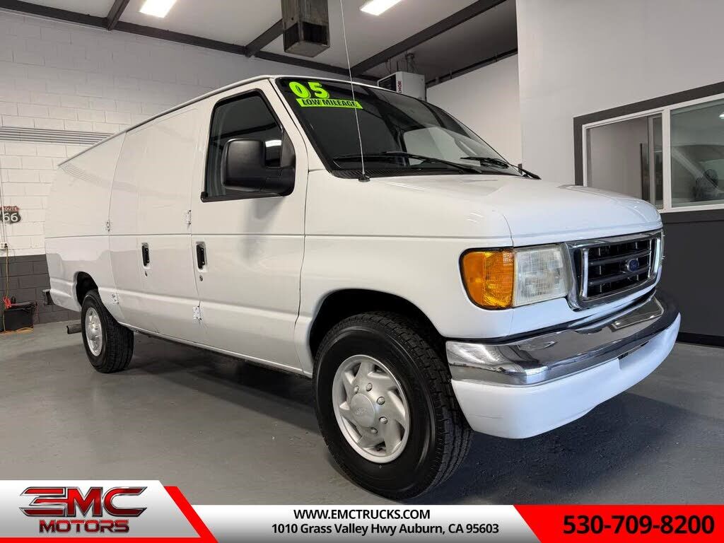 2005 FORD E-350