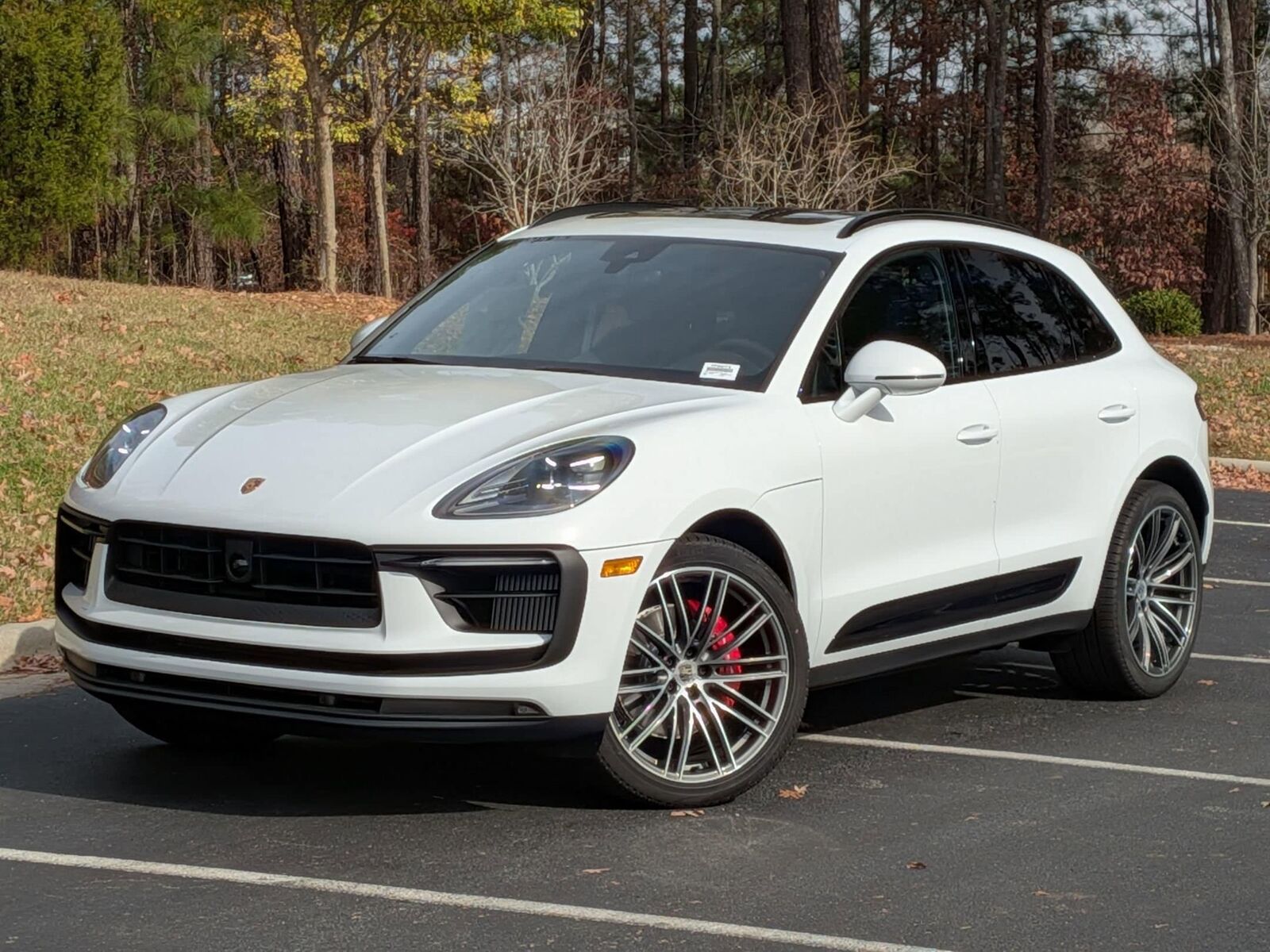 2026 PORSCHE Macan