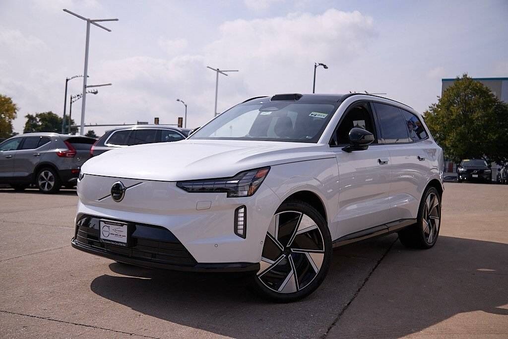 2025 VOLVO EX90