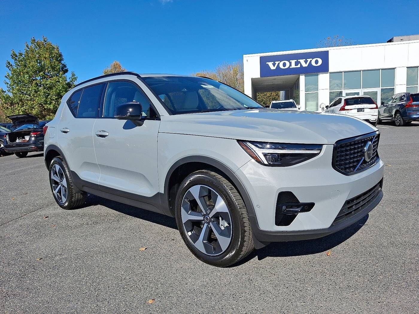 2026 VOLVO XC40