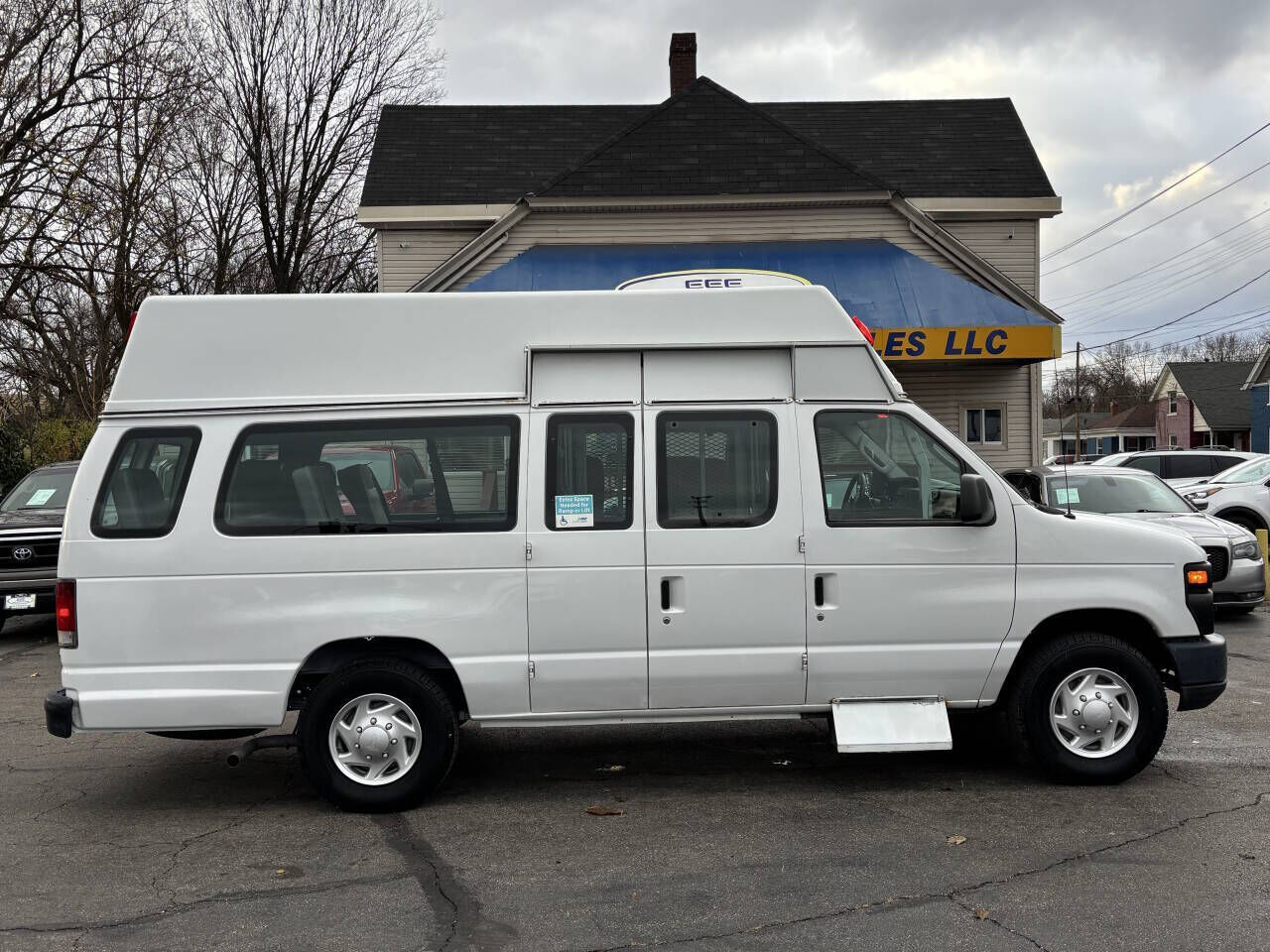 2011 FORD E-250