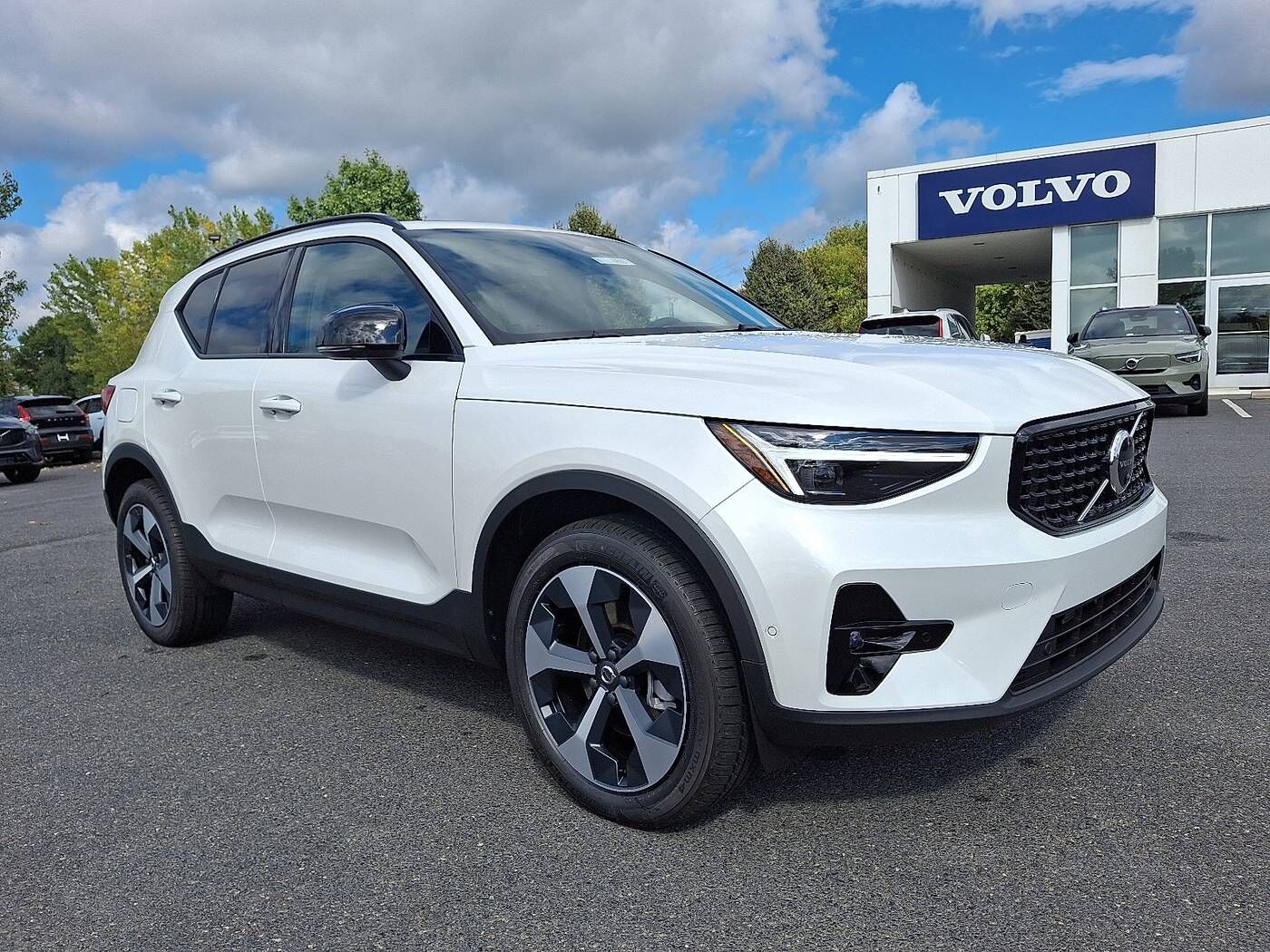 2026 VOLVO XC40