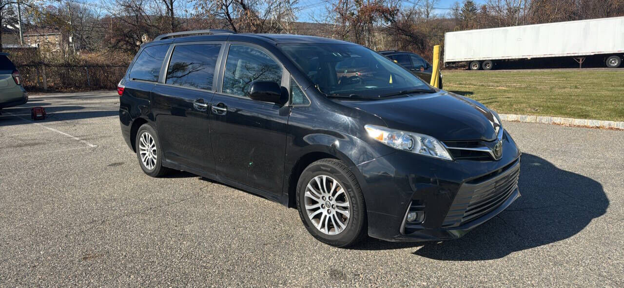 2018 TOYOTA Sienna