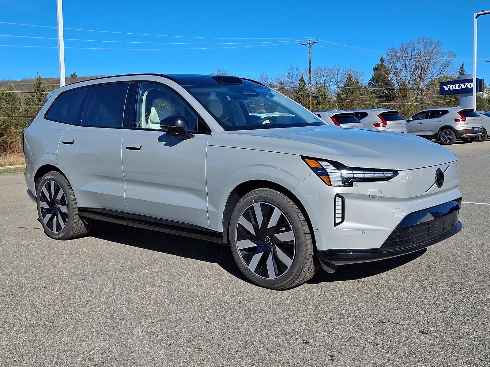 2025 VOLVO EX90