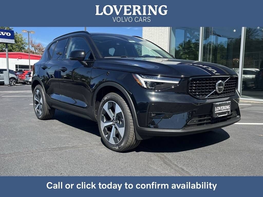 2026 VOLVO XC40