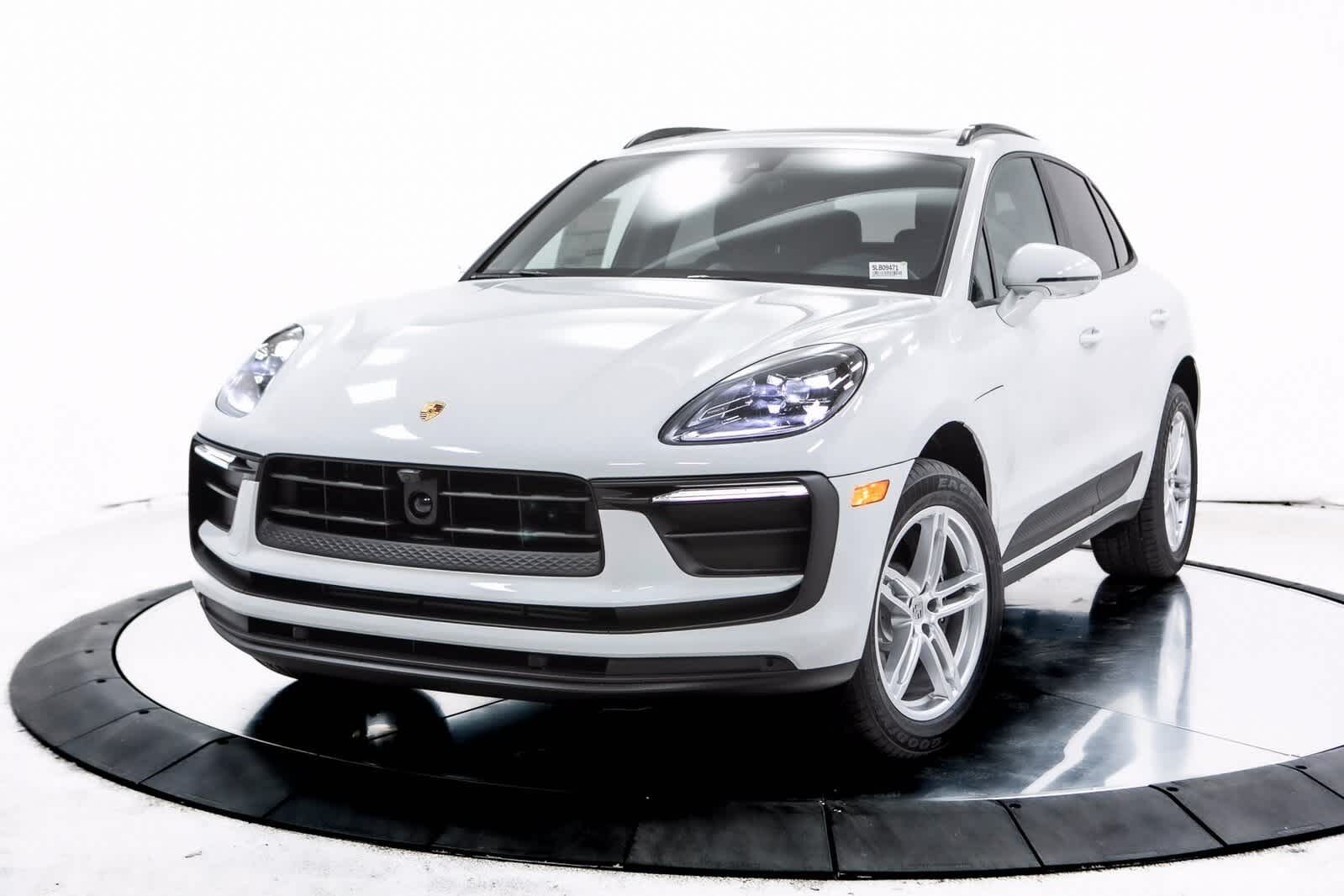 2025 PORSCHE Macan