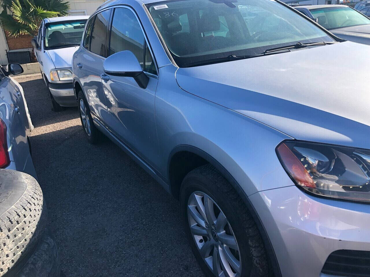 2011 VOLKSWAGEN Touareg