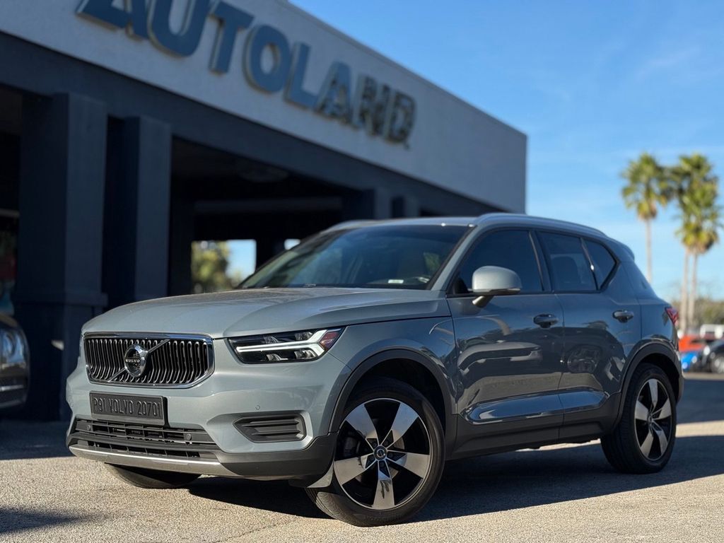 2020 VOLVO XC40