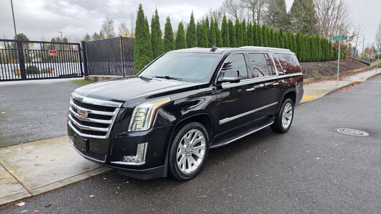 2017 CADILLAC Escalade ESV