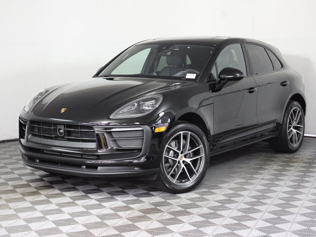 2025 PORSCHE Macan