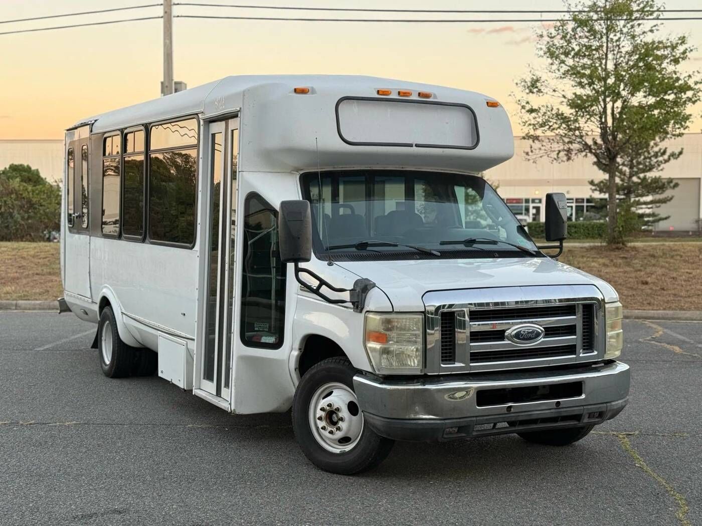 2010 FORD E-450