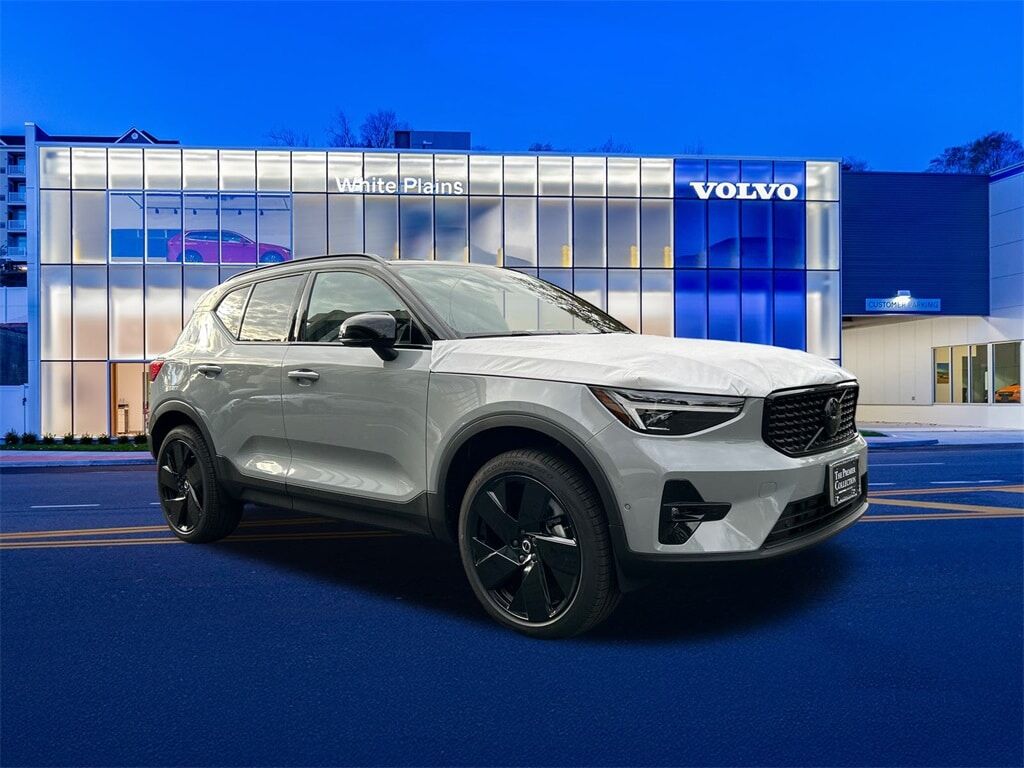 2026 VOLVO XC40