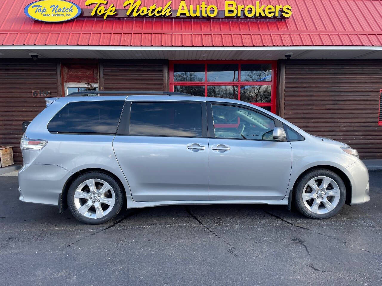 2011 TOYOTA Sienna
