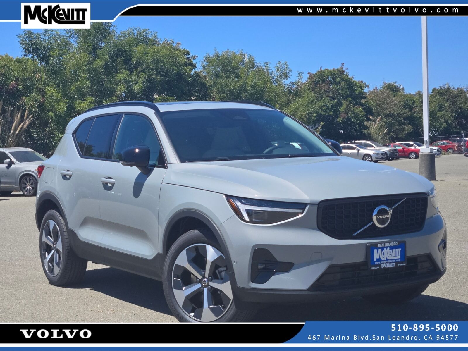 2026 VOLVO XC40