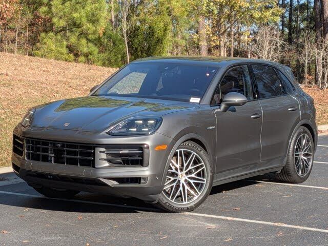2025 PORSCHE Cayenne