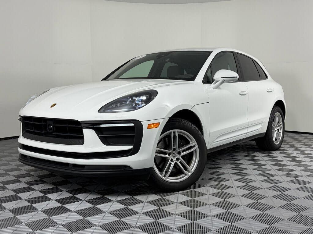 2025 PORSCHE Macan