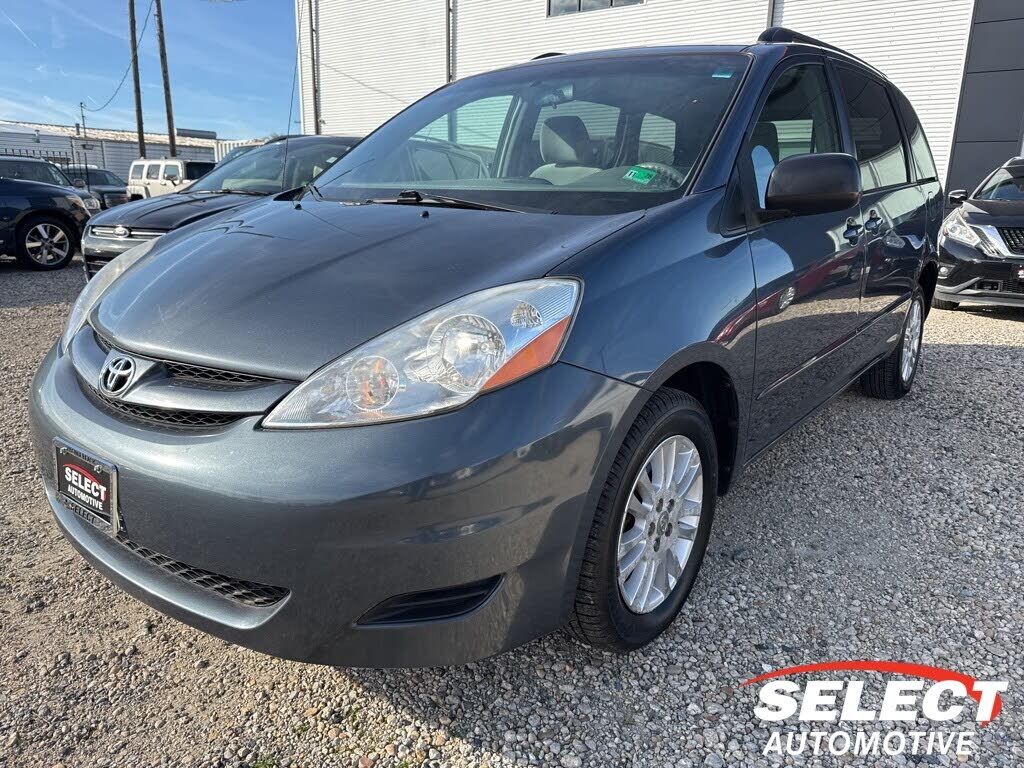 2010 TOYOTA Sienna