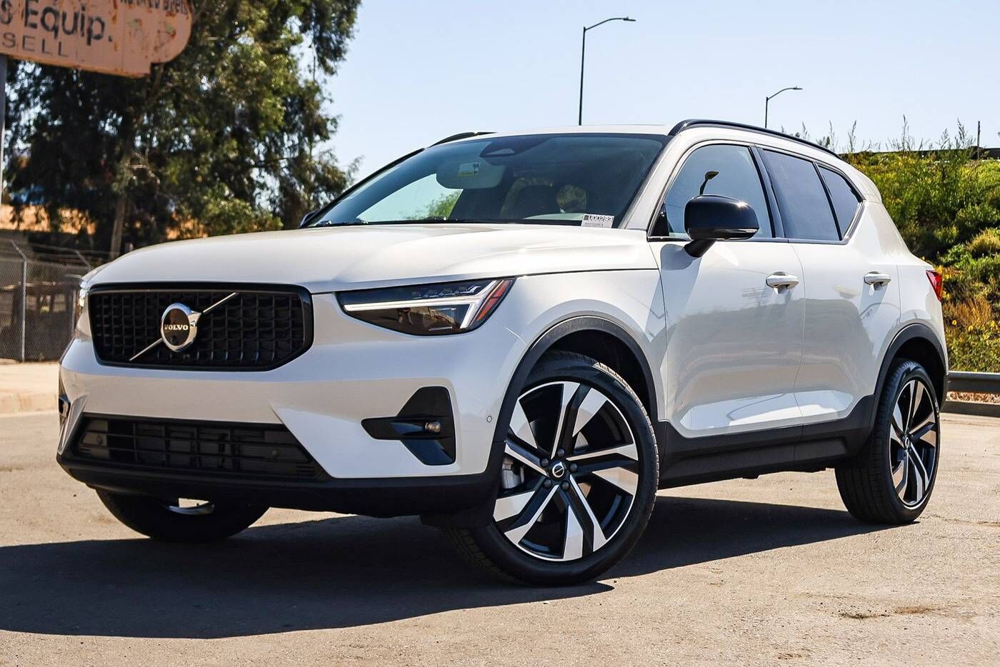 2026 VOLVO XC40