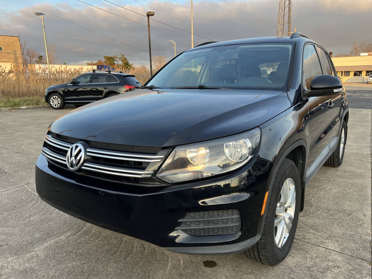 2016 VOLKSWAGEN Tiguan