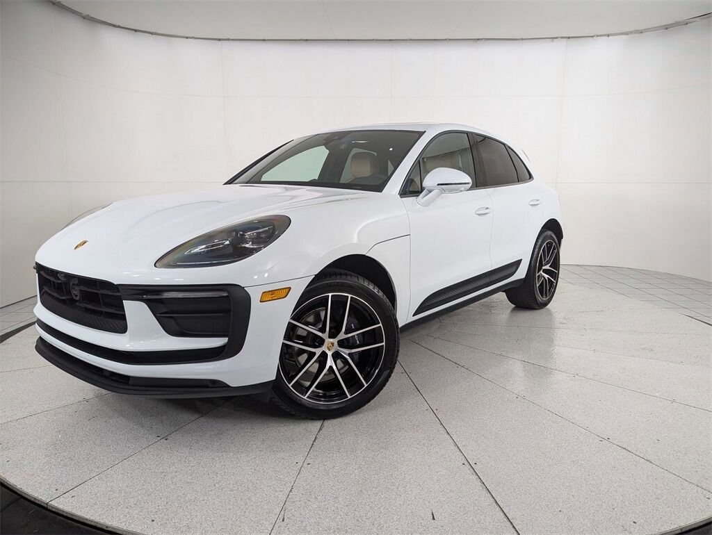 2026 PORSCHE Macan