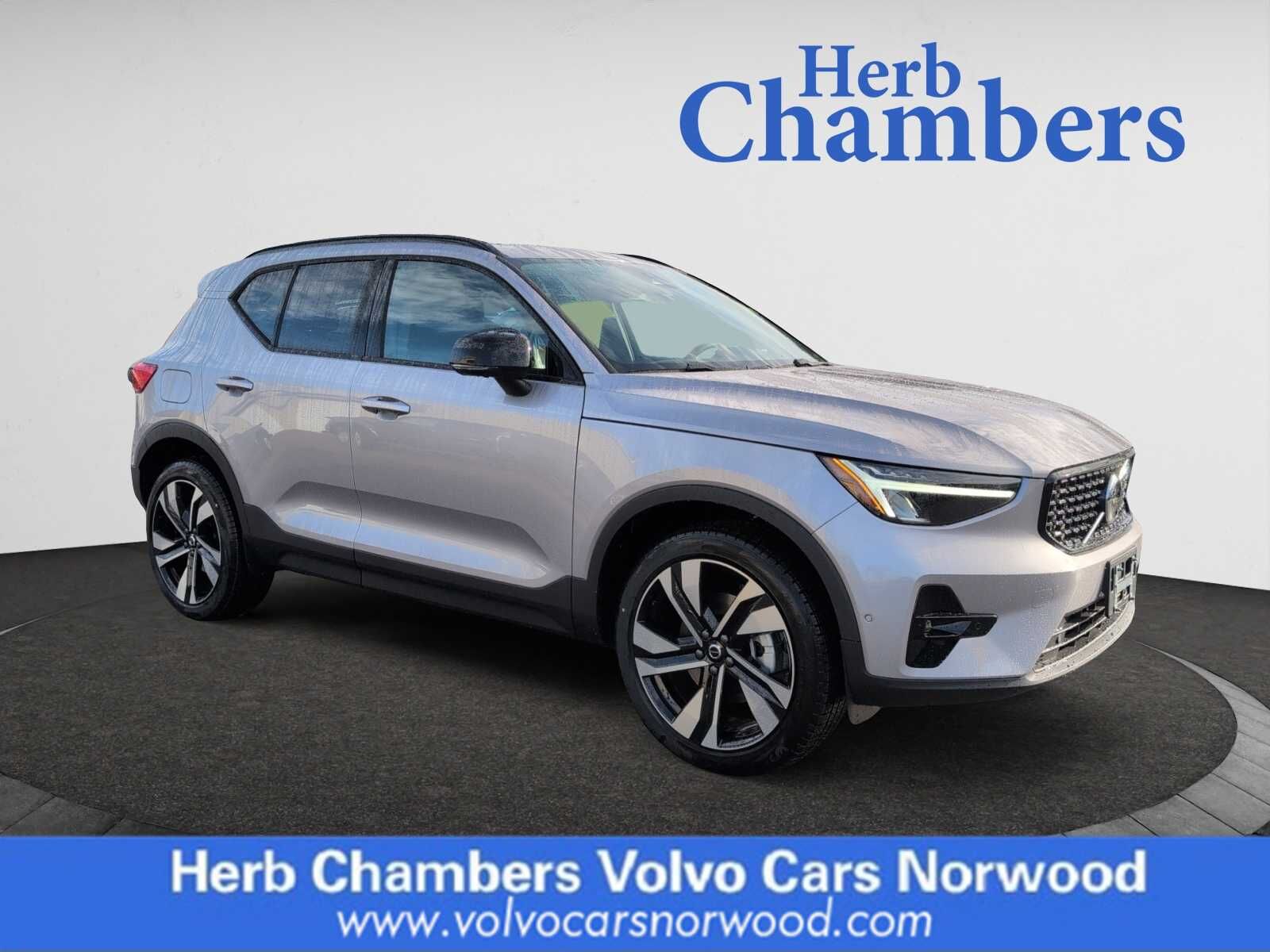 2026 VOLVO XC40