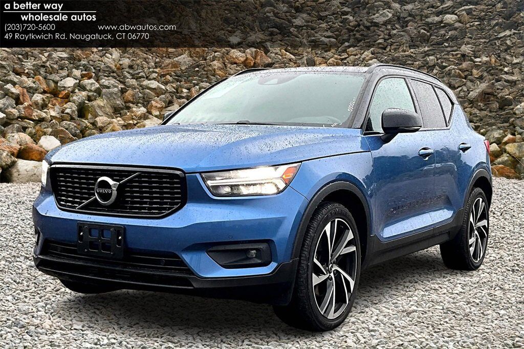 2021 VOLVO XC40