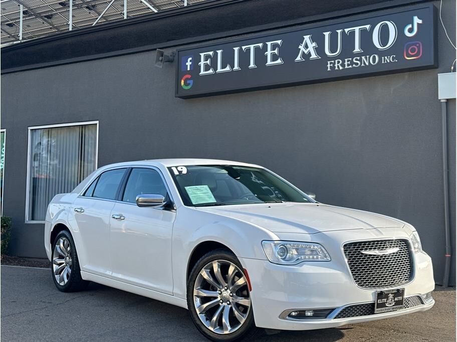 2019 CHRYSLER 300