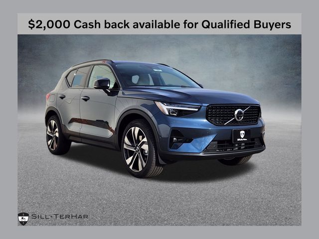 2026 VOLVO XC40