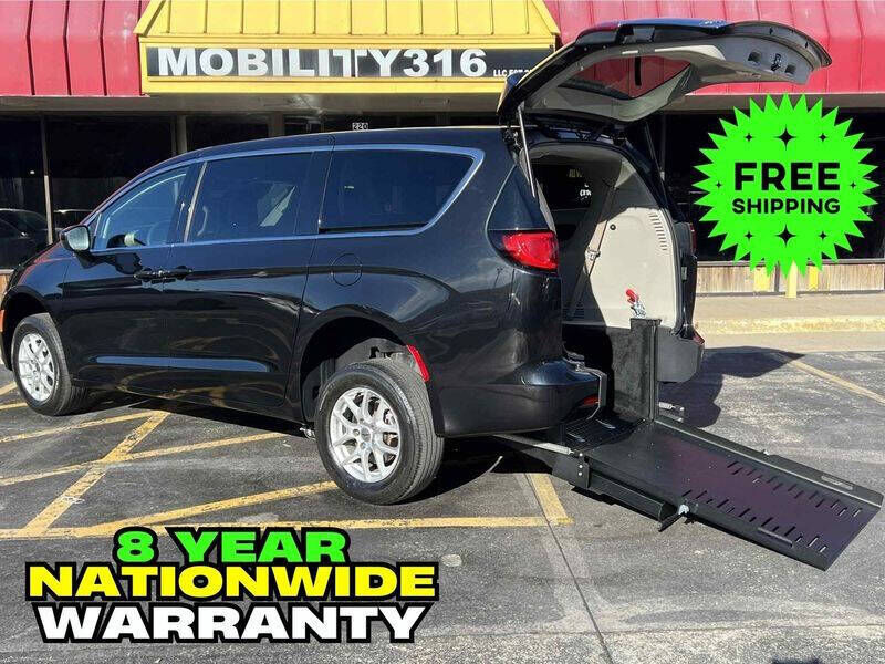 2023 CHRYSLER Voyager