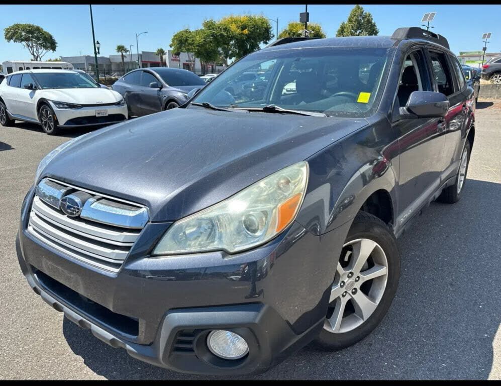 2013 SUBARU Outback