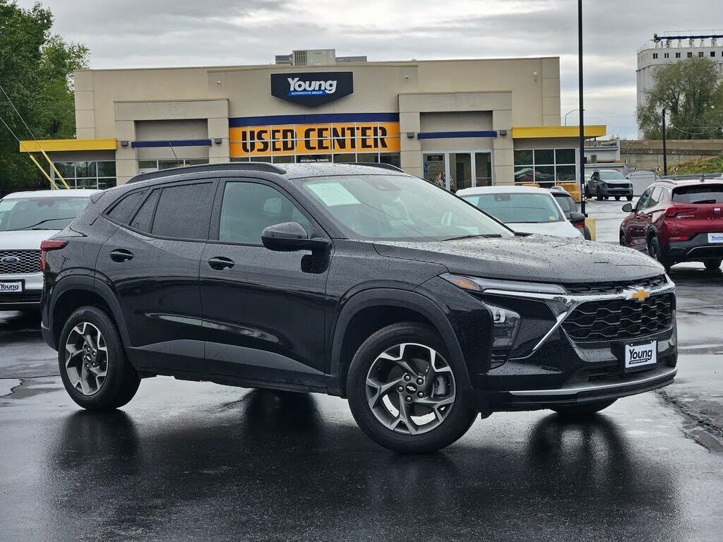 2025 CHEVROLET Trax