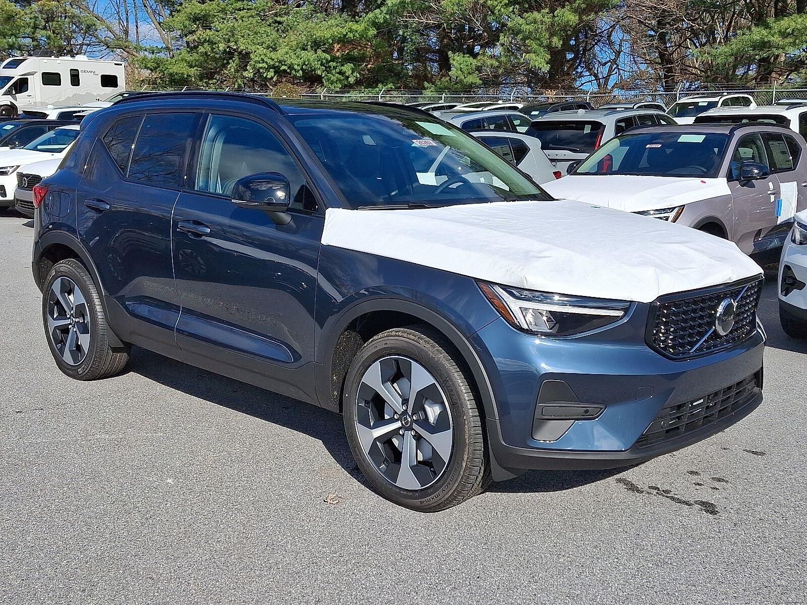 2026 VOLVO XC40
