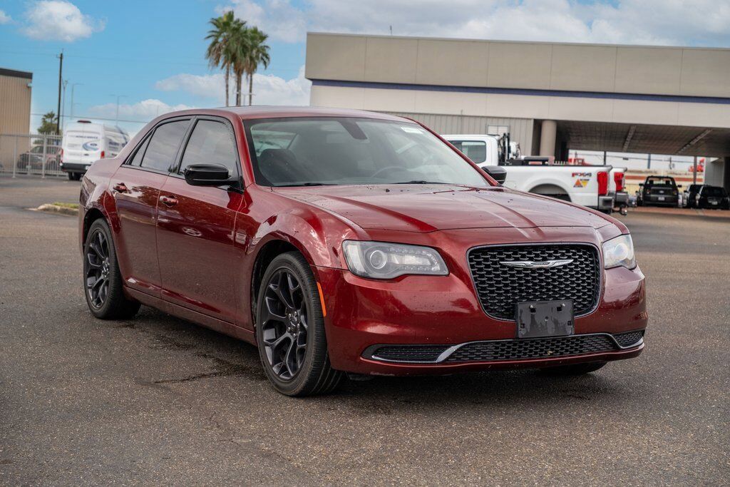 2019 CHRYSLER 300