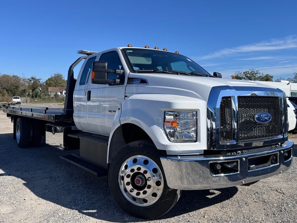 2025 FORD F-750
