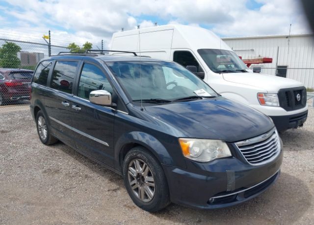 2013 CHRYSLER Town and Country