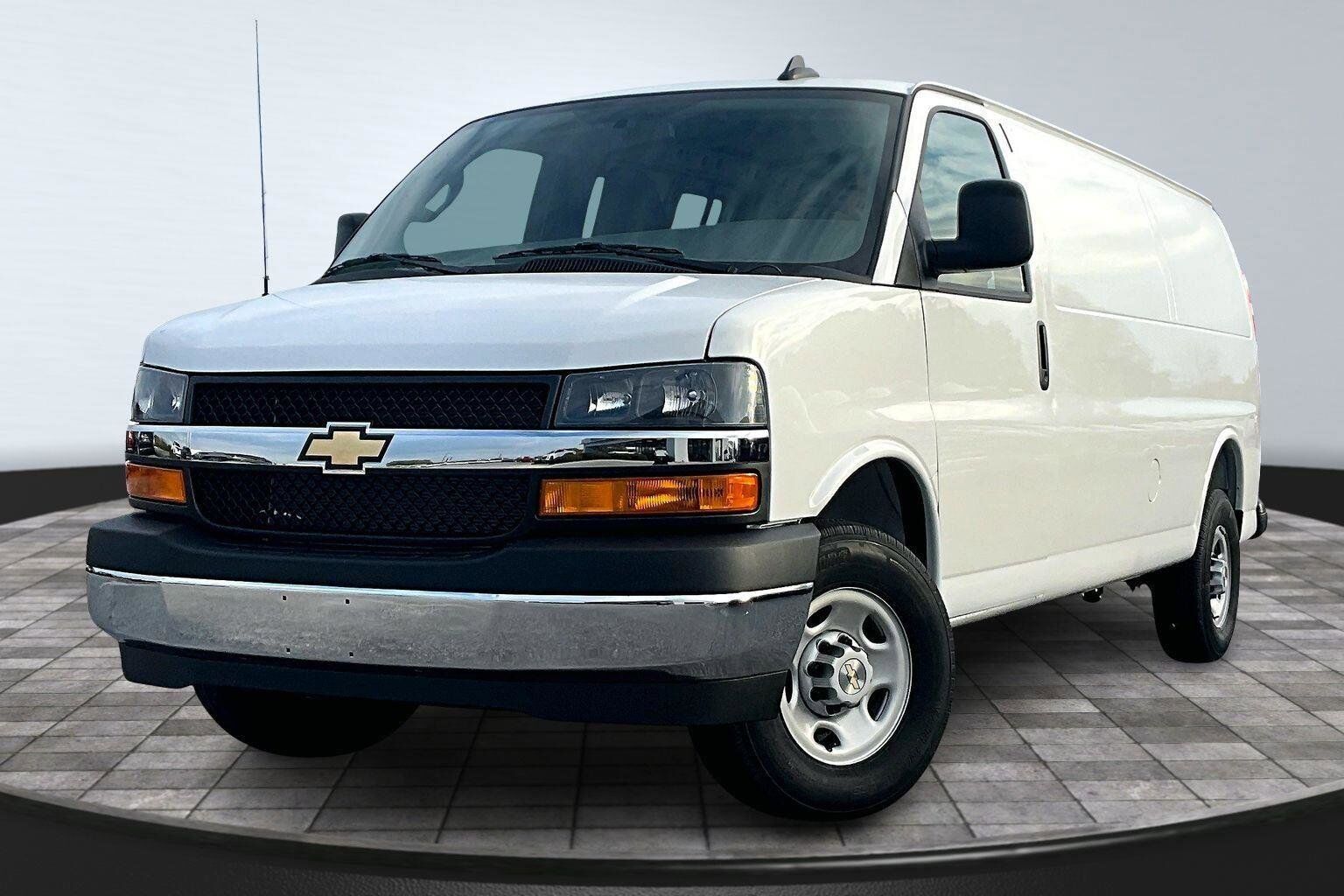 2025 CHEVROLET Express