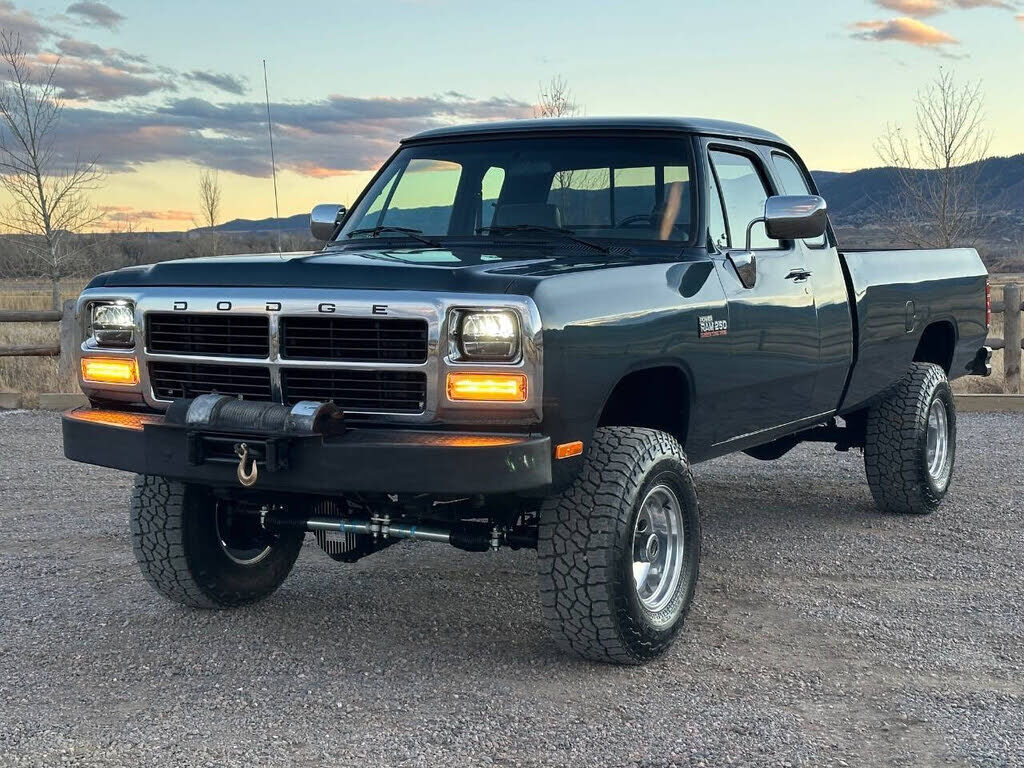 1992 DODGE W-Series